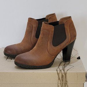 Born B.O.C. Tonya Teak Brown Distressed Heeled Booties